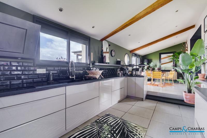 Maison - 211 m² - 7 pièces