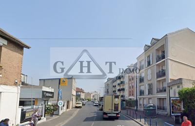 Local commercial - 623 m²