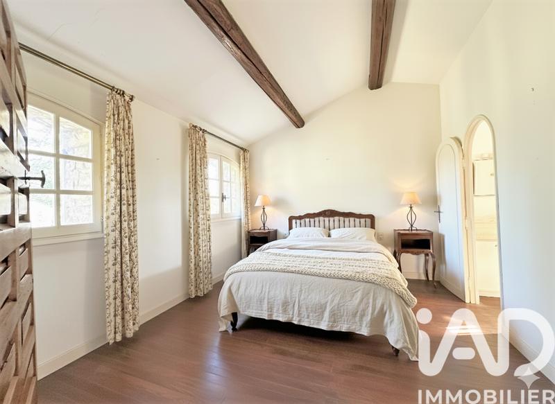 Maison - 325 m² - 8 pièces