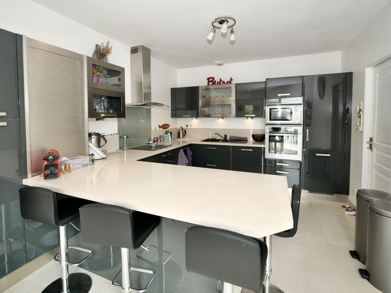 Maison - 180 m² - 6 pièces