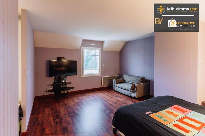 Maison - 240 m² - 9 pièces