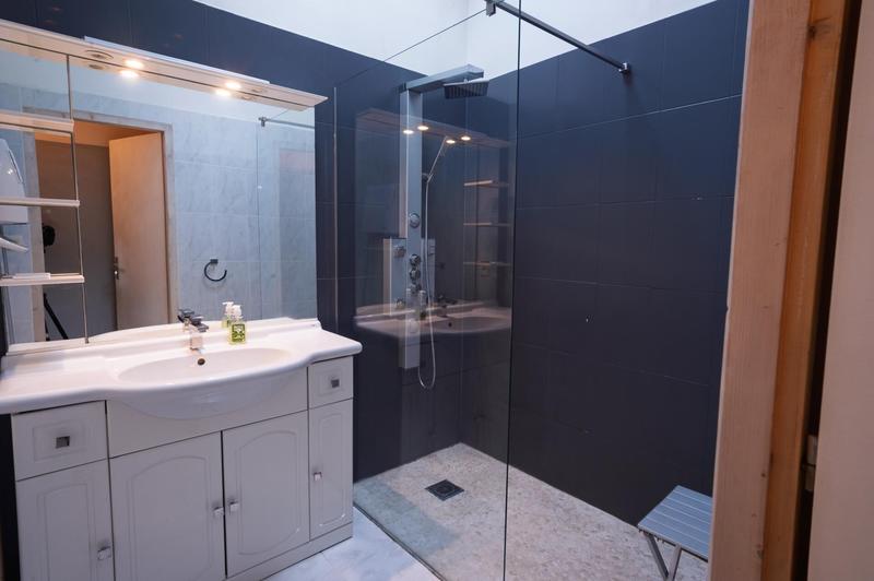 Maison - 230 m² - 8 pièces