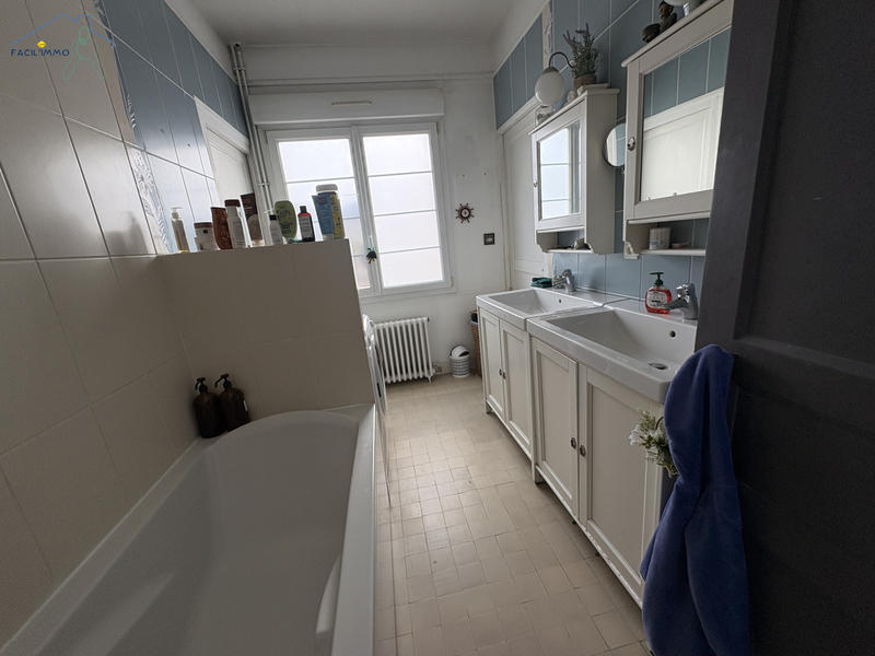 Maison - 191 m² - 10 pièces