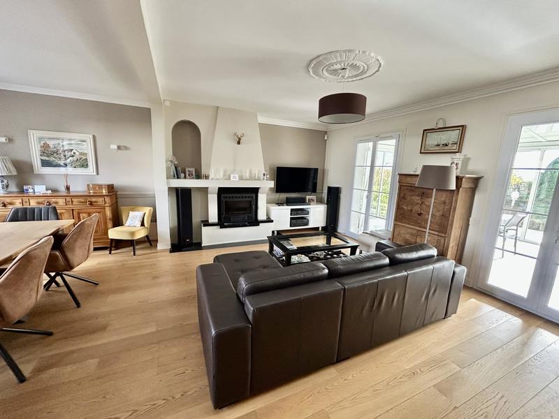 Maison traditionnelle - 150 m² - 8 pièces