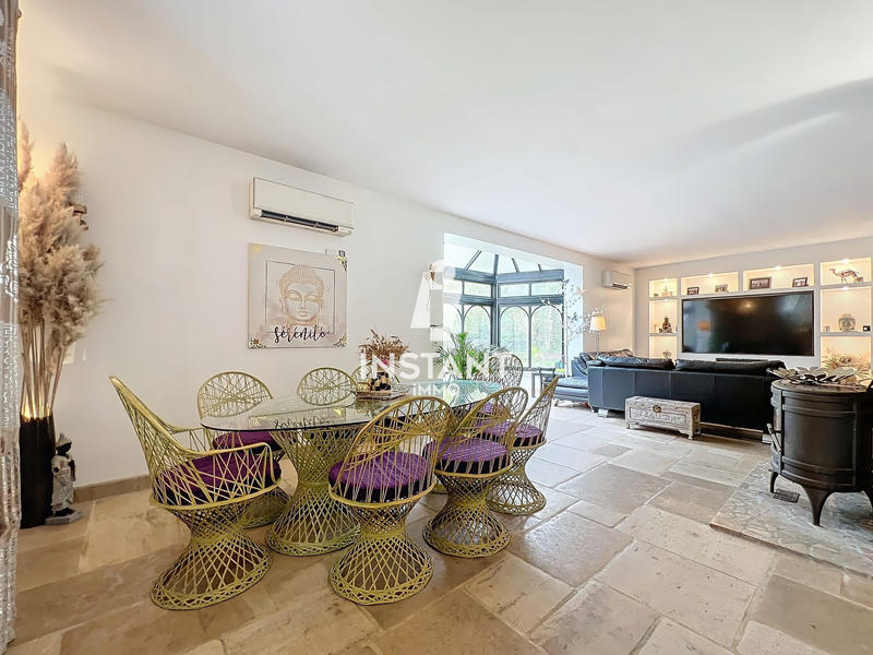 Maison - 210 m² - 9 pièces