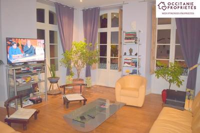 Propriété - 284 m² - 10 pièces