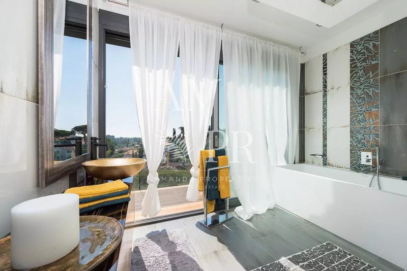 Villa - 290 m² - 6 pièces