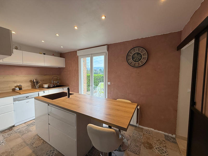 Maison - 1 294 m² - 5 pièces