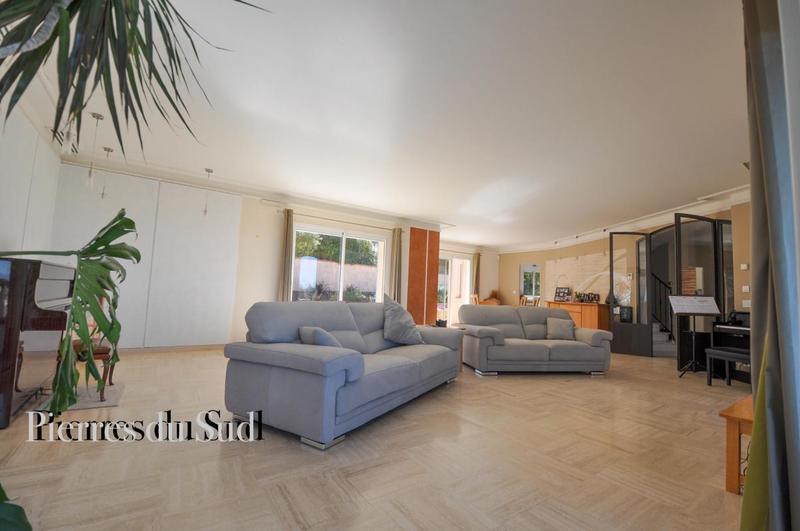 Maison - 350 m² - 6 pièces