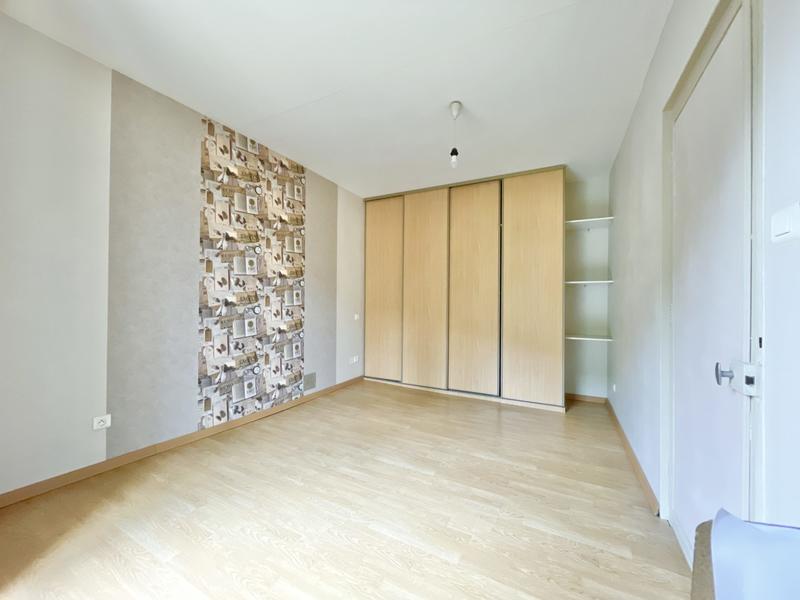 Maison traditionnelle - 261 m² - 18 pièces