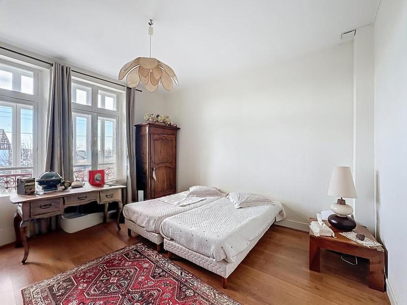 Maison en pierre - 217 m² - 11 pièces