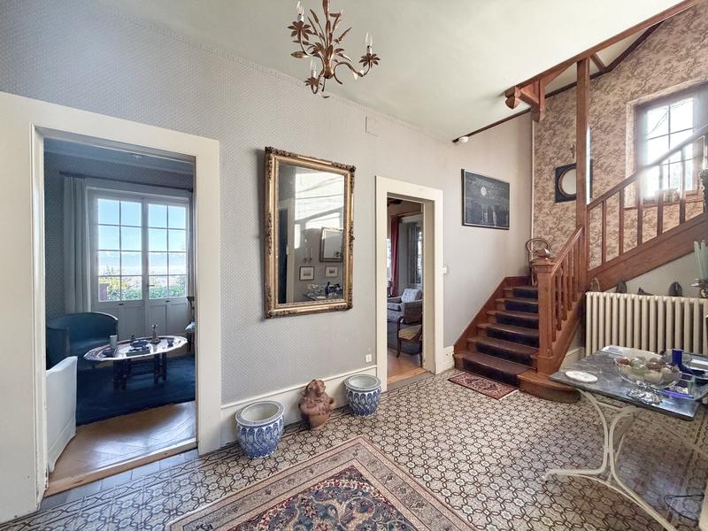 Maison - 236 m² - 8 pièces