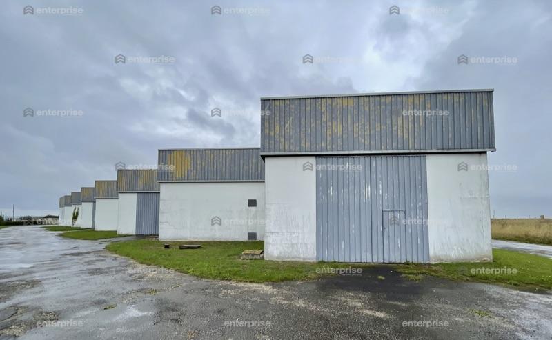 Local d'activité / Entrepôt - 2 200 m²