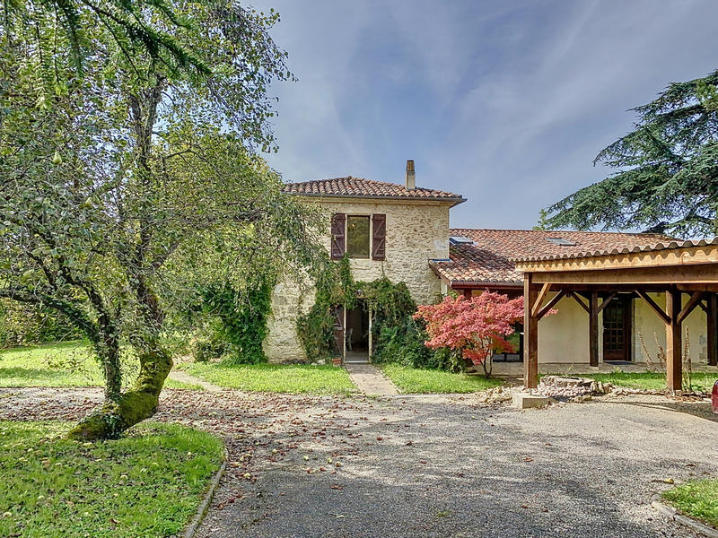 Maison - 273 m² - 10 pièces