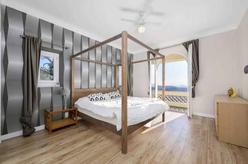 Maison - 205 m² - 6 pièces