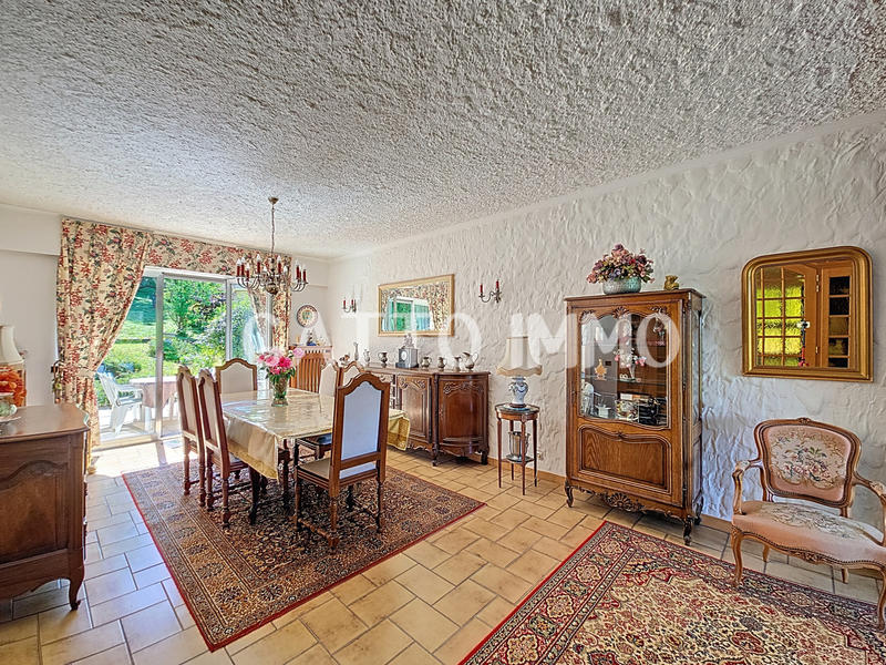 Maison - 200 m² - 8 pièces