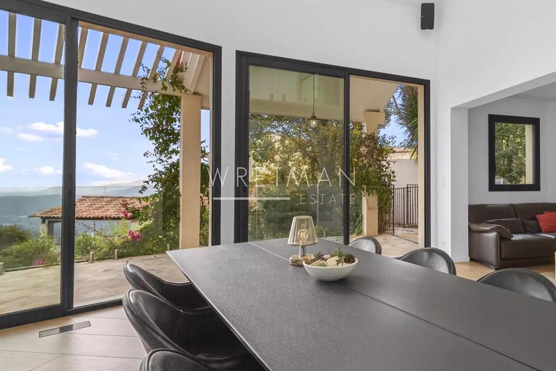 Maison - 214 m² - 7 pièces