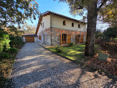 Maison - 221 m² - 8 pièces