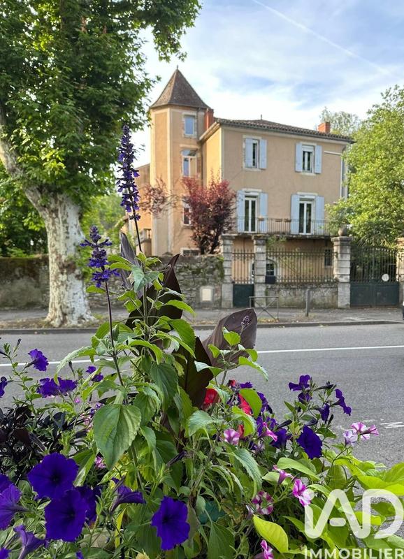 Maison - 280 m² - 8 pièces