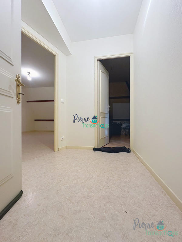 Maison traditionnelle - 199 m² - 6 pièces