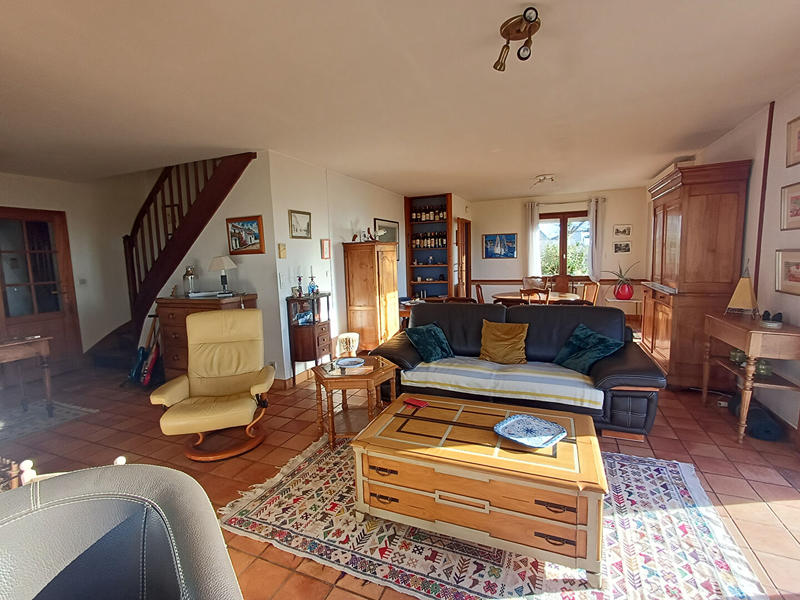 Maison - 167 m² - 9 pièces