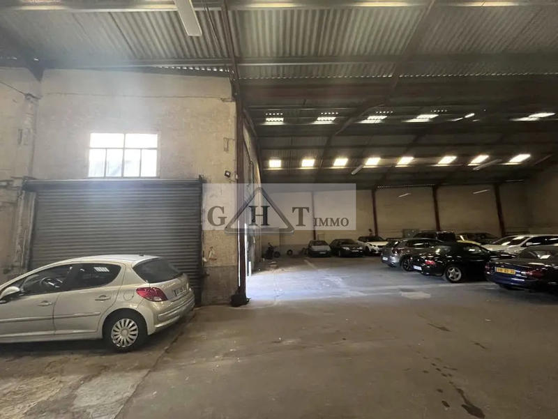 Entrepôt - 1 800 m²