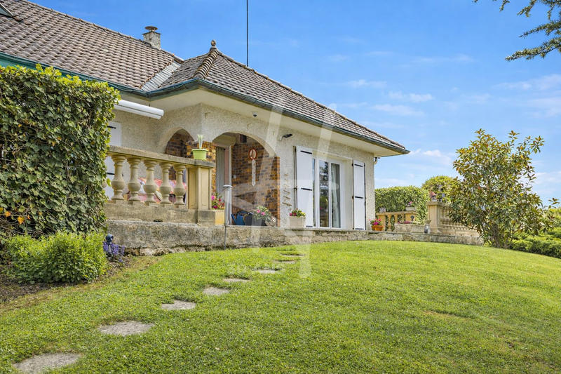 Maison - 300 m² - 6 pièces