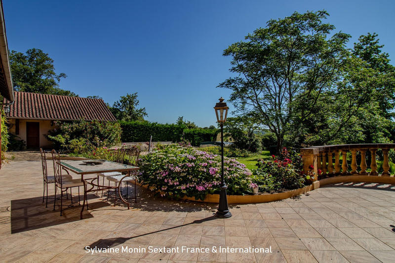 Maison - 220 m² - 7 pièces