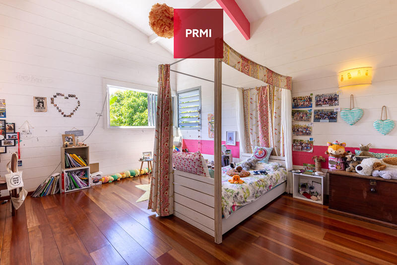 Maison - 235 m² - 8 pièces