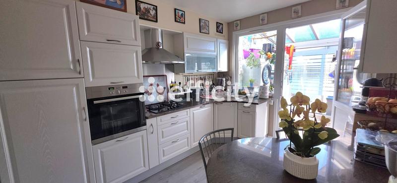 Maison - 85 m² - 4 pièces