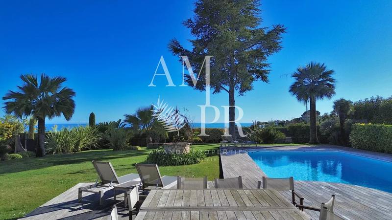 Villa - 253 m² - 7 pièces