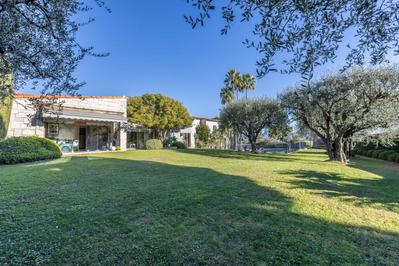 Villa - 360 m² - 8 pièces