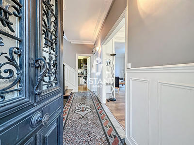 Maison - 258 m² - 8 pièces