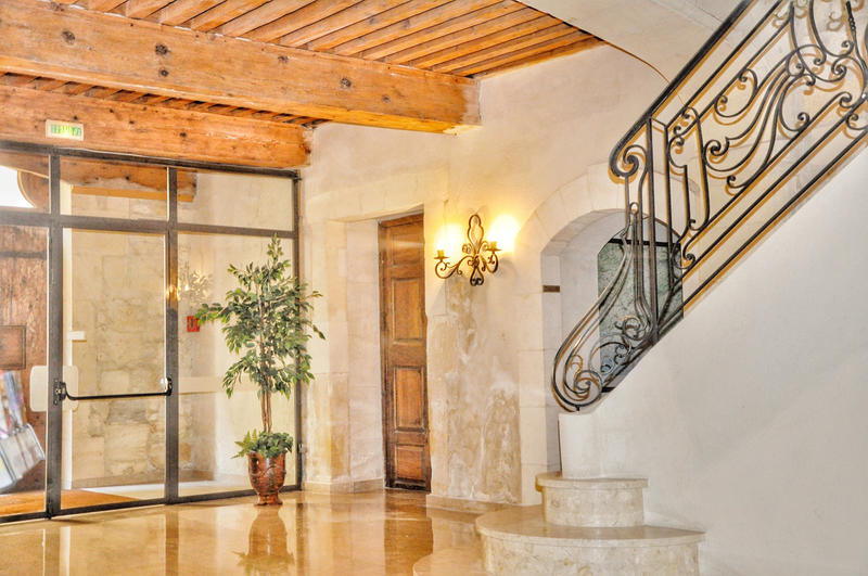 Maison de village - 2 420 m² - 45 pièces