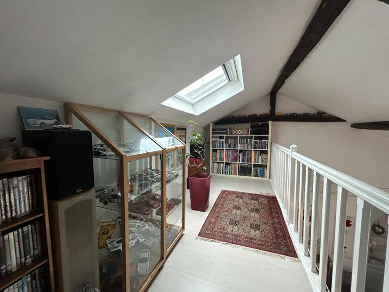 Maison - 236 m² - 10 pièces