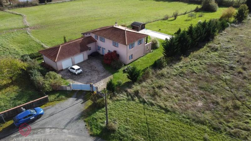 Maison - 215 m² - 5 pièces