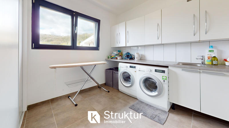 Villa - 280 m² - 9 pièces