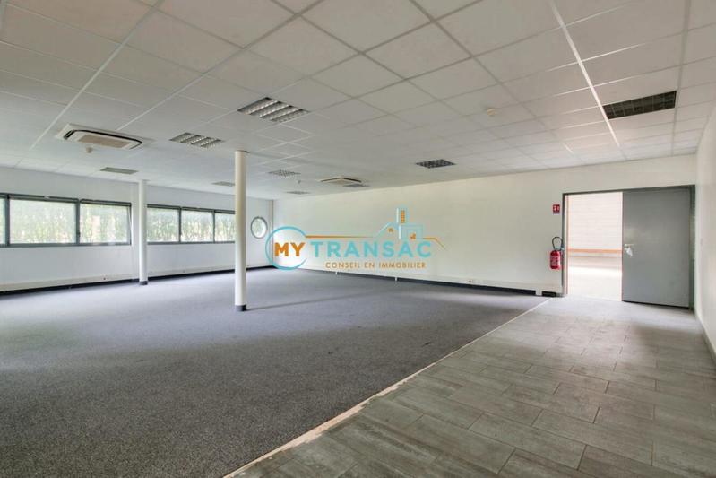 Local d'activité / Entrepôt - 3 384 m²