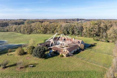 Maison ancienne - 365 m² - 8 pièces