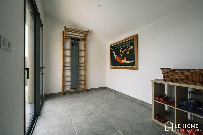 Maison - 240 m² - 6 pièces