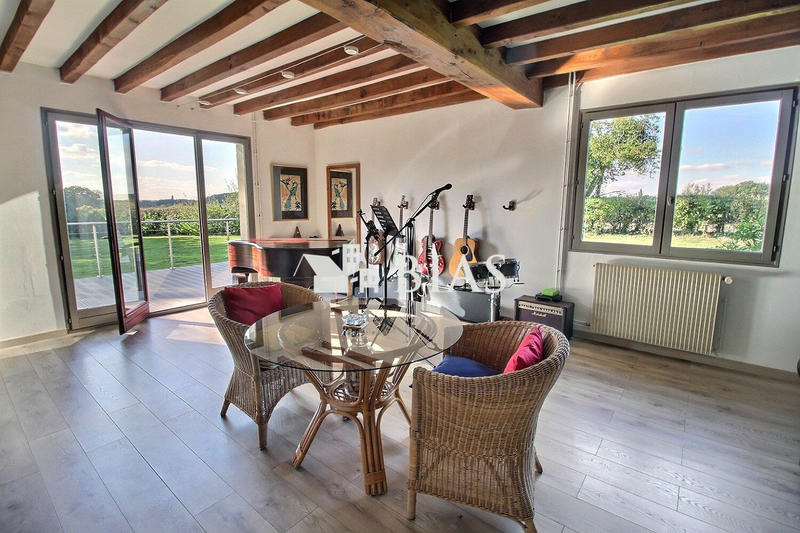 Maison traditionnelle - 187 m² - 7 pièces