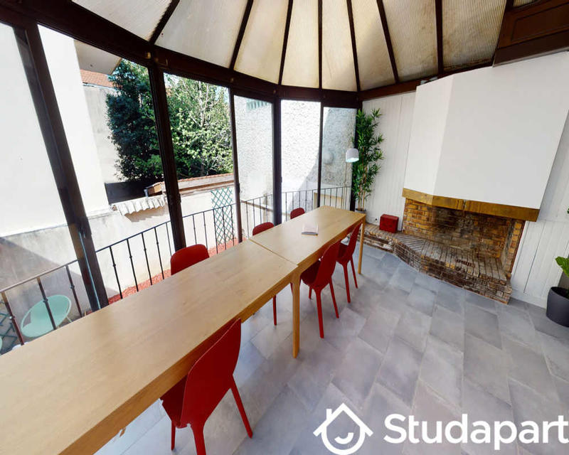 Chambre - 90 m² - 1 pièce