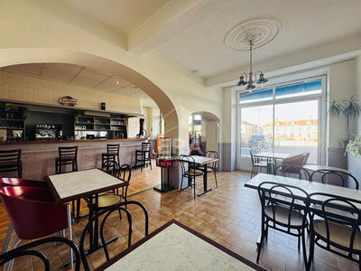 Maison - 275 m² - 10 pièces