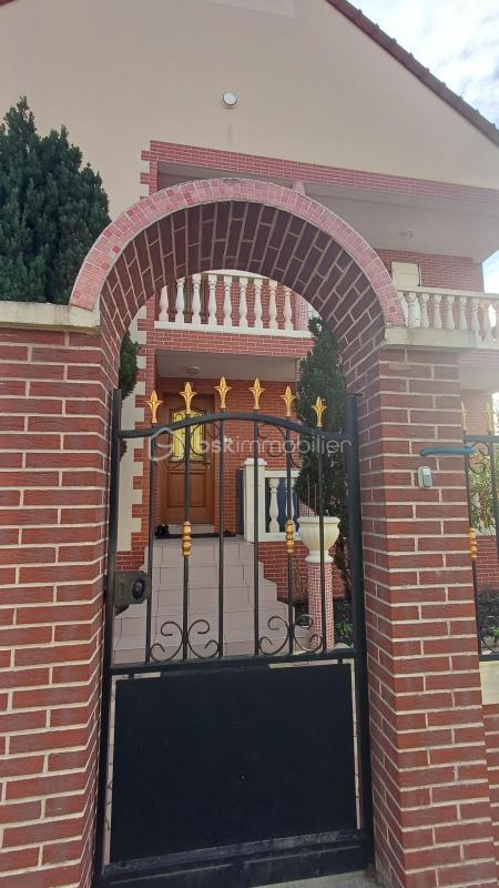 Maison - 215 m² - 8 pièces