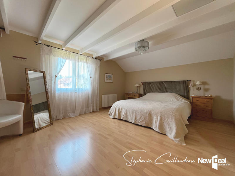 Maison - 236 m² - 8 pièces