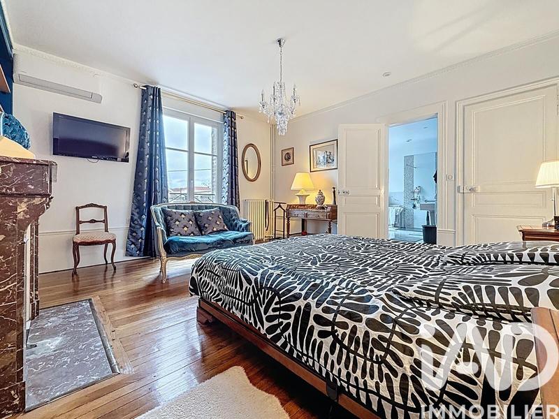 Maison de ville - 220 m² - 10 pièces