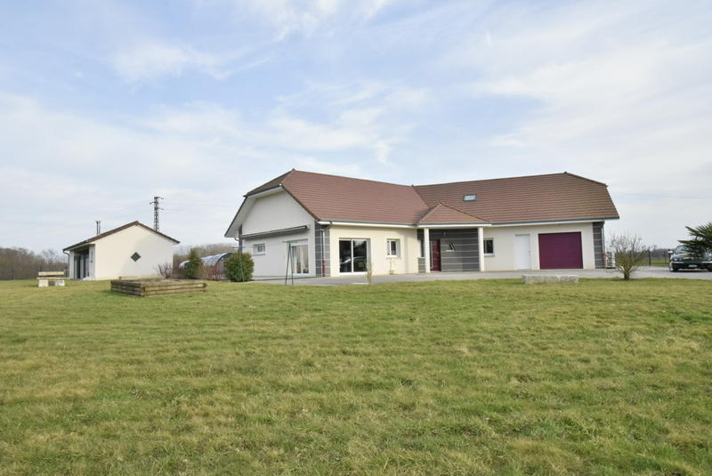 Maison - 270 m² - 8 pièces