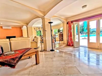 Villa - 230 m² - 6 pièces