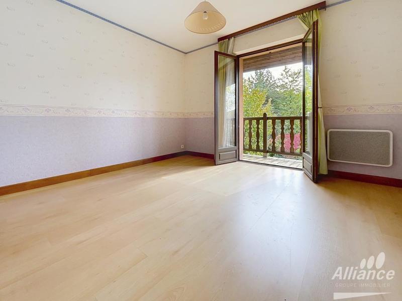 Maison - 239 m² - 8 pièces
