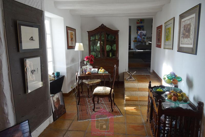 Propriété - 310 m² - 9 pièces